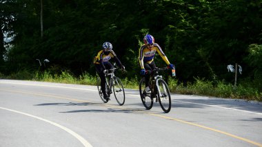 Tayland - 24 Haziran 2018: Kırsal yolda bisiklet yarışması