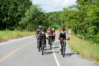 Tayland - 24 Haziran 2018: Kırsal yolda bisiklet yarışması
