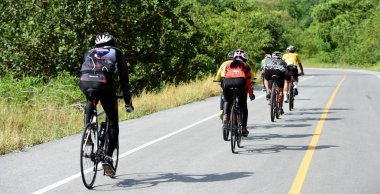 Tayland - 24 Haziran 2018: Kırsal yolda bisiklet yarışması