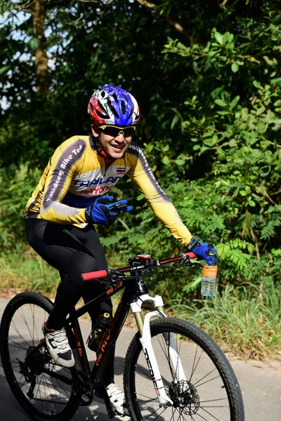 Atletas Bicicleta Amadores Aproveitam Máximo Seus Esforços Corrida Bicicleta Charity — Fotografia de Stock