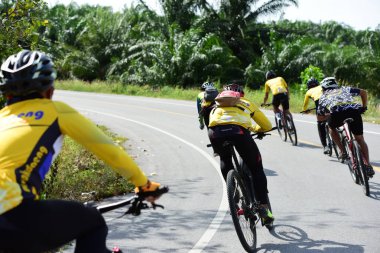 Tayland - 24 Haziran 2018: Kırsal yolda bisiklet yarışması