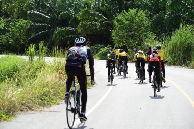 Tayland - 24 Haziran 2018: Kırsal yolda bisiklet yarışması