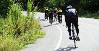 Tayland - 24 Haziran 2018: Kırsal yolda bisiklet yarışması