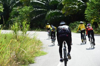 Tayland - 24 Haziran 2018: Kırsal yolda bisiklet yarışması