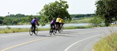Tayland - 24 Haziran 2018: Kırsal yolda bisiklet yarışması