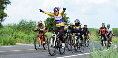 Tayland - 24 Haziran 2018: Kırsal yolda bisiklet yarışması