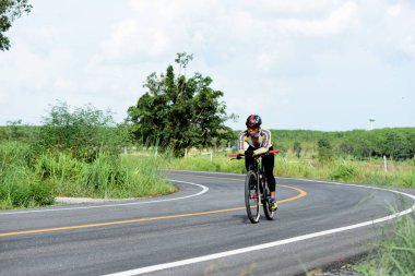 Tayland - 24 Haziran 2018: Kırsal yolda bisiklet yarışması