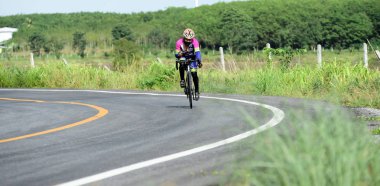 Tayland - 24 Haziran 2018: Kırsal yolda bisiklet yarışması