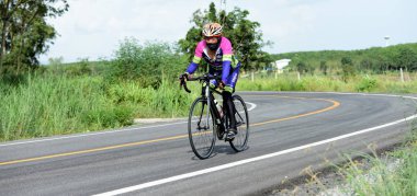 Tayland - 24 Haziran 2018: Kırsal yolda bisiklet yarışması