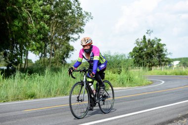 Tayland - 24 Haziran 2018: Kırsal yolda bisiklet yarışması