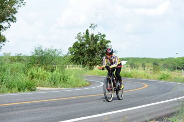Tayland - 24 Haziran 2018: Kırsal yolda bisiklet yarışması