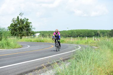 Tayland - 24 Haziran 2018: Kırsal yolda bisiklet yarışması