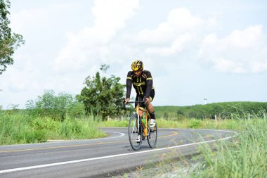 Tayland - 24 Haziran 2018: Kırsal yolda bisiklet yarışması