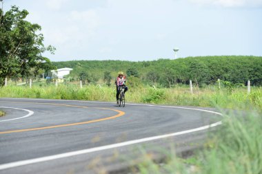 Tayland - 24 Haziran 2018: Kırsal yolda bisiklet yarışması