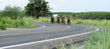 Tayland - 24 Haziran 2018: Kırsal yolda bisiklet yarışması