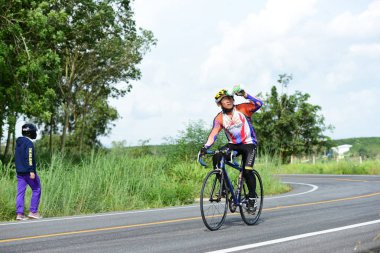 Tayland - 24 Haziran 2018: Kırsal yolda bisiklet yarışması
