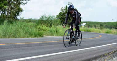 Tayland - 24 Haziran 2018: Kırsal yolda bisiklet yarışması