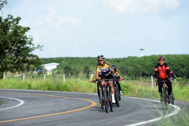 Tayland - 24 Haziran 2018: Kırsal yolda bisiklet yarışması
