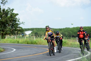 Tayland - 24 Haziran 2018: Kırsal yolda bisiklet yarışması