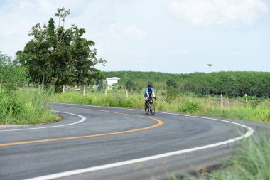Tayland - 24 Haziran 2018: Kırsal yolda bisiklet yarışması