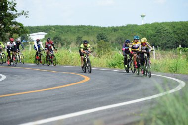 Tayland - 24 Haziran 2018: Kırsal yolda bisiklet yarışması