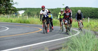 Tayland - 24 Haziran 2018: Kırsal yolda bisiklet yarışması