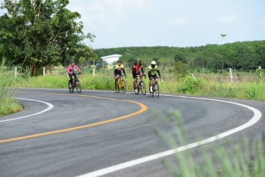 Tayland - 24 Haziran 2018: Kırsal yolda bisiklet yarışması