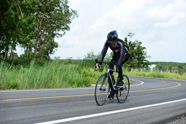 Tayland - 24 Haziran 2018: Kırsal yolda bisiklet yarışması