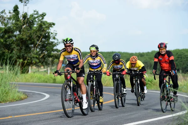 Les Athlètes Amateurs Vélo Profitent Maximum Leurs Efforts Dans Voyage — Photo