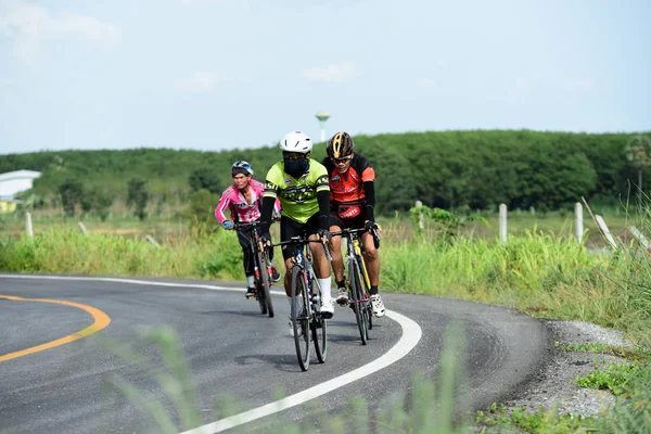 Les Athlètes Amateurs Vélo Profitent Maximum Leurs Efforts Dans Voyage — Photo