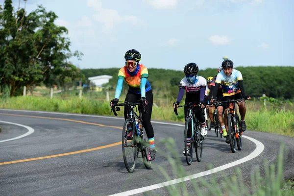 Les Athlètes Amateurs Vélo Profitent Maximum Leurs Efforts Dans Voyage — Photo