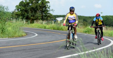 Tayland - 24 Haziran 2018: Kırsal yolda bisiklet yarışması