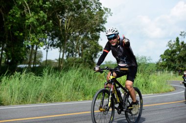 Tayland - 24 Haziran 2018: Kırsal yolda bisiklet yarışması