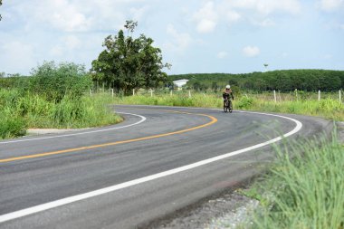 Tayland - 24 Haziran 2018: Kırsal yolda bisiklet yarışması