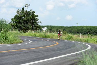 Tayland - 24 Haziran 2018: Kırsal yolda bisiklet yarışması