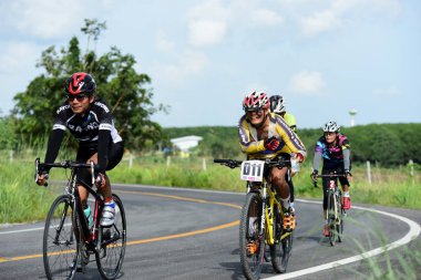 Tayland - 24 Haziran 2018: Kırsal yolda bisiklet yarışması