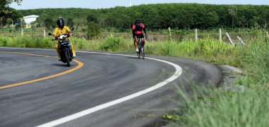 Tayland - 24 Haziran 2018: Kırsal yolda bisiklet yarışması
