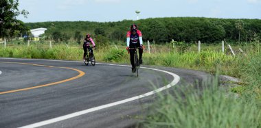 Tayland - 24 Haziran 2018: Kırsal yolda bisiklet yarışması