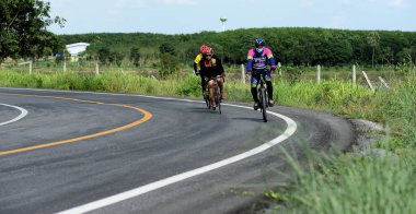 Tayland - 24 Haziran 2018: Kırsal yolda bisiklet yarışması