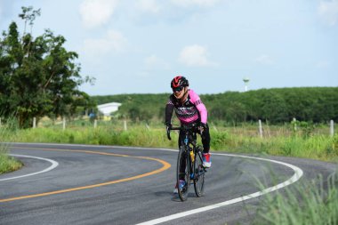 Tayland - 24 Haziran 2018: Kırsal yolda bisiklet yarışması