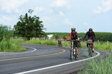 Tayland - 24 Haziran 2018: Kırsal yolda bisiklet yarışması