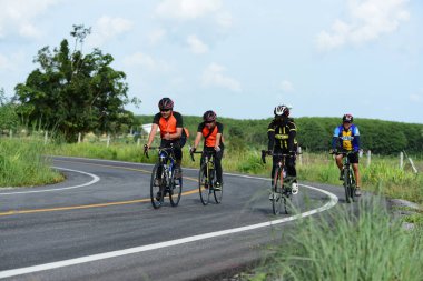 Tayland - 24 Haziran 2018: Kırsal yolda bisiklet yarışması