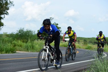 Tayland - 24 Haziran 2018: Kırsal yolda bisiklet yarışması