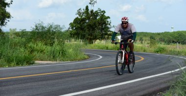 Amatör Bisiklet sporcular yapmak en iyi şekilde bisiklet yarışı sadaka gezi çabalarını 