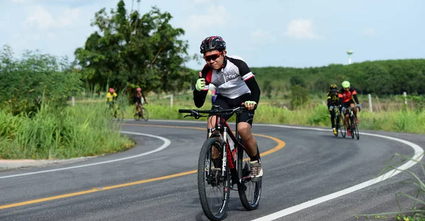 Amateurradler Machen Das Beste Aus Ihren Bemühungen Bei Der Benefizfahrt — Stockfoto
