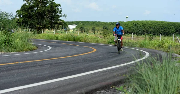 Amatör Bisiklet sporcular yapmak en iyi şekilde bisiklet yarışı sadaka gezi çabalarını 