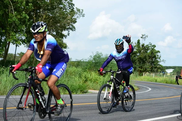 Les Athlètes Amateurs Vélo Profitent Maximum Leurs Efforts Dans Voyage — Photo