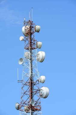 gökyüzüne karşı büyük iletişim Kulesi