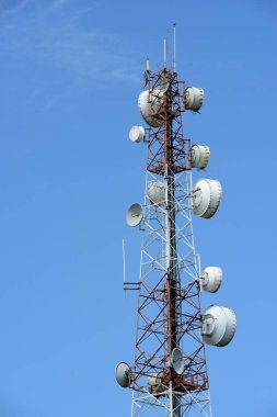 gökyüzüne karşı büyük iletişim Kulesi