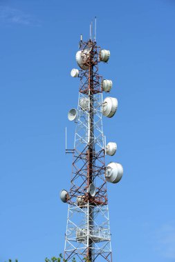 gökyüzüne karşı büyük iletişim Kulesi